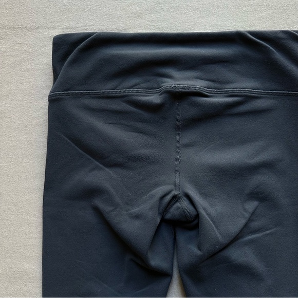 ALO Yoga Charcoal Grey 17” Capri Leggings - Picture 5 of 5